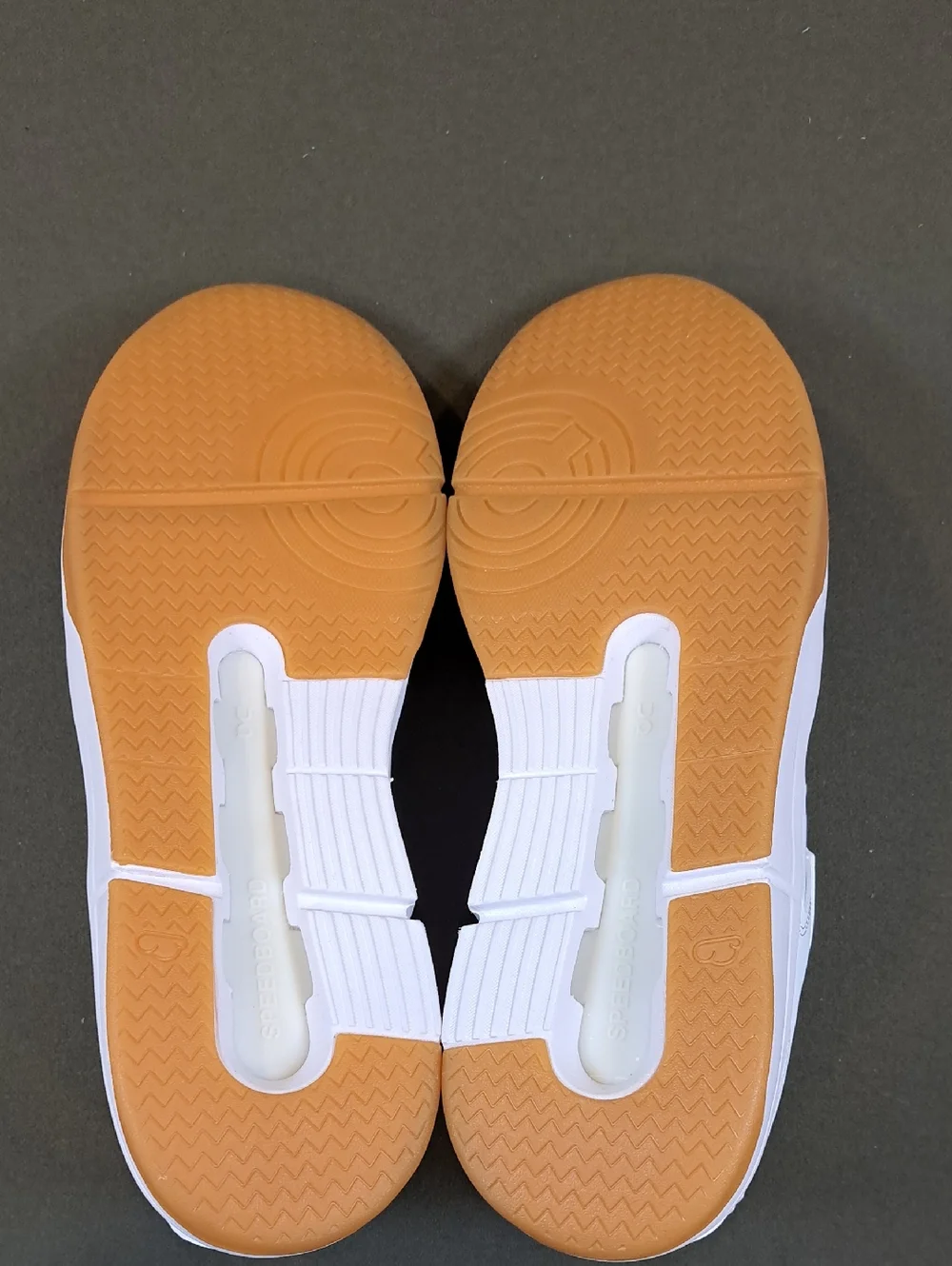 On Cloud - THE ROGER Clubhouse - Color: White/Ivory - Size: Men 9.5 - Picture 8 of 9